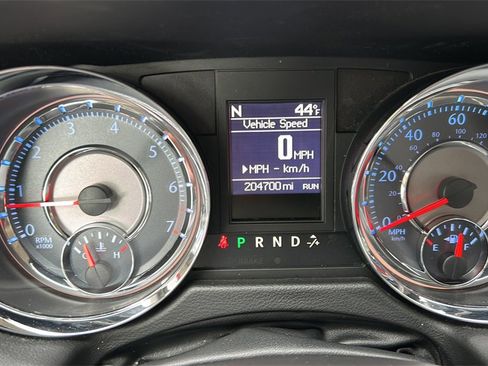 Used 2014 Chrysler Town & Country Touring image 19