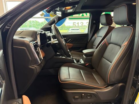 Used 2025 GMC Canyon AT4 w/ Technology Plus Package AWD/4WD image 14