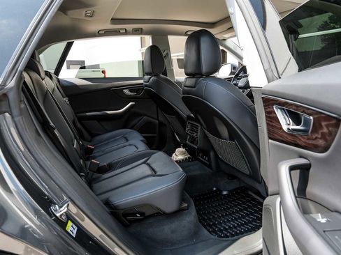 Used 2020 Audi Q8 Premium Plus w/ Premium Plus Package image 41