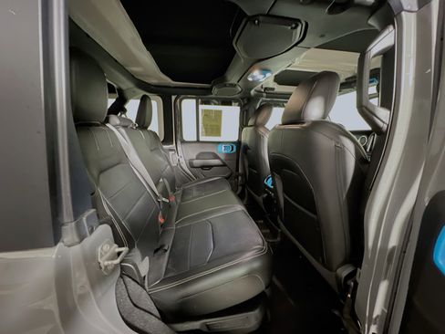 Used 2023 Jeep Wrangler Unlimited Sahara w/ Cold Weather Group image 33