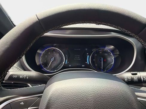 Used 2025 Chrysler Pacifica Select FWD image 26
