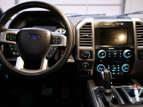 Used 2016 Ford F150 Platinum w/ Equipment Group 701A Luxury image 8