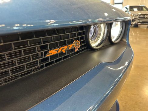 Used 2020 Dodge Challenger SRT Hellcat w/ Carbon/Suede Interior Package RWD image 7