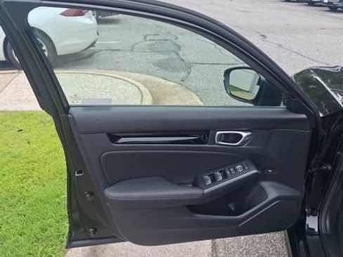 Used 2023 Honda Civic Touring image 9