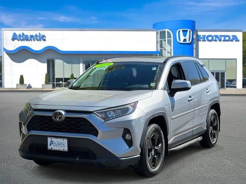 Used 2019 Toyota RAV4 XLE w/ Convenience Package AWD/4WD image 2