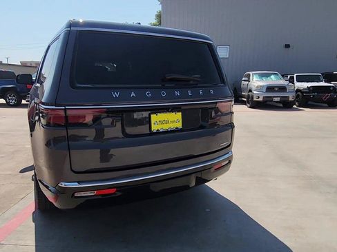 Used 2022 Jeep Wagoneer Series III w/ Premium Group I RWD image 7