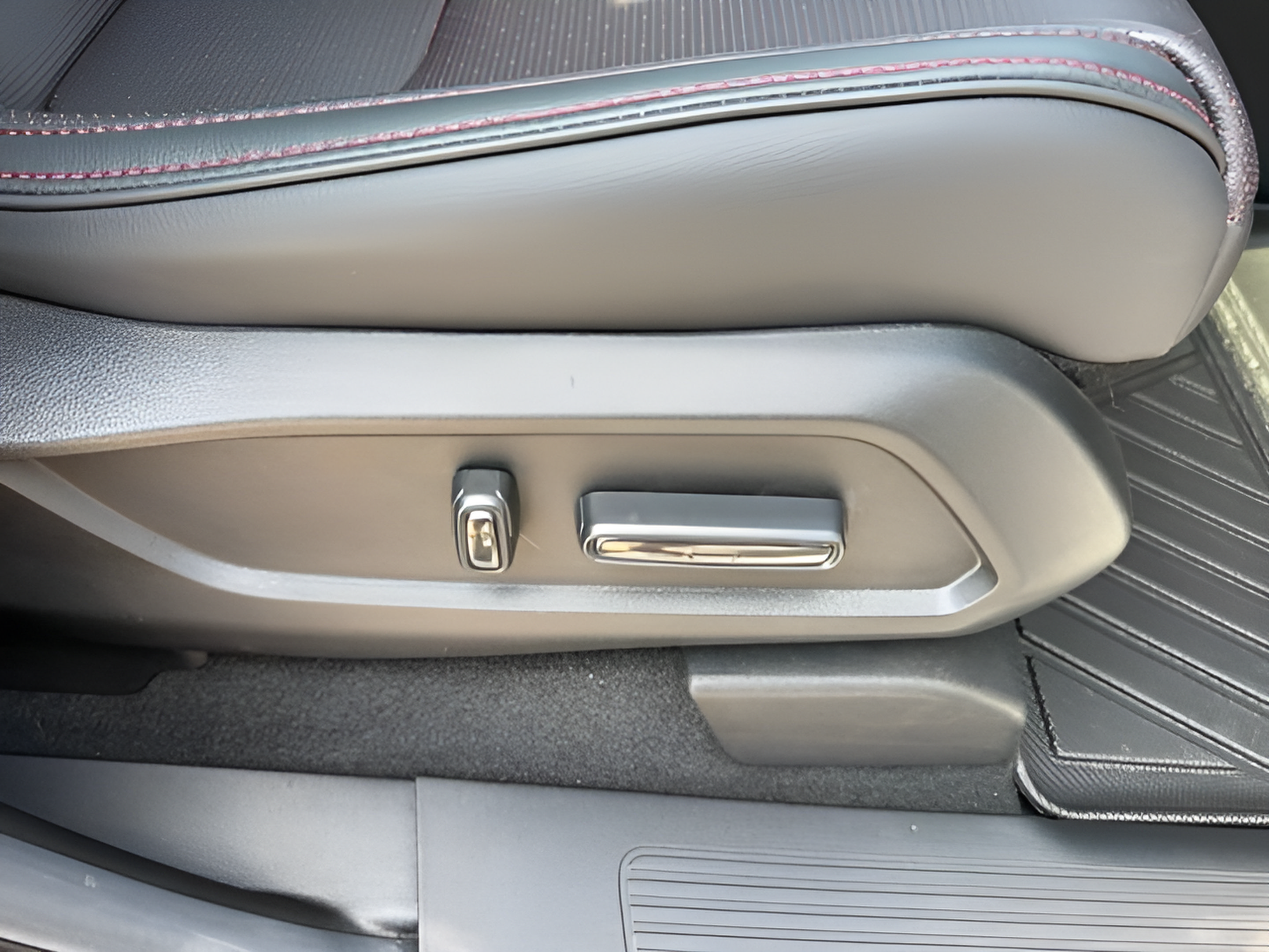 Certified 2025 Honda Pilot Black Edition image 32