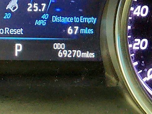 Used 2018 Toyota Camry XLE FWD image 16