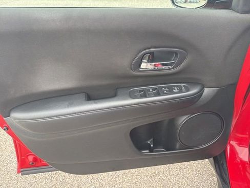 Used 2017 Honda HR-V LX image 9