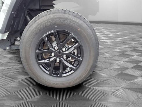 Used 2023 Jeep Gladiator Sport image 23