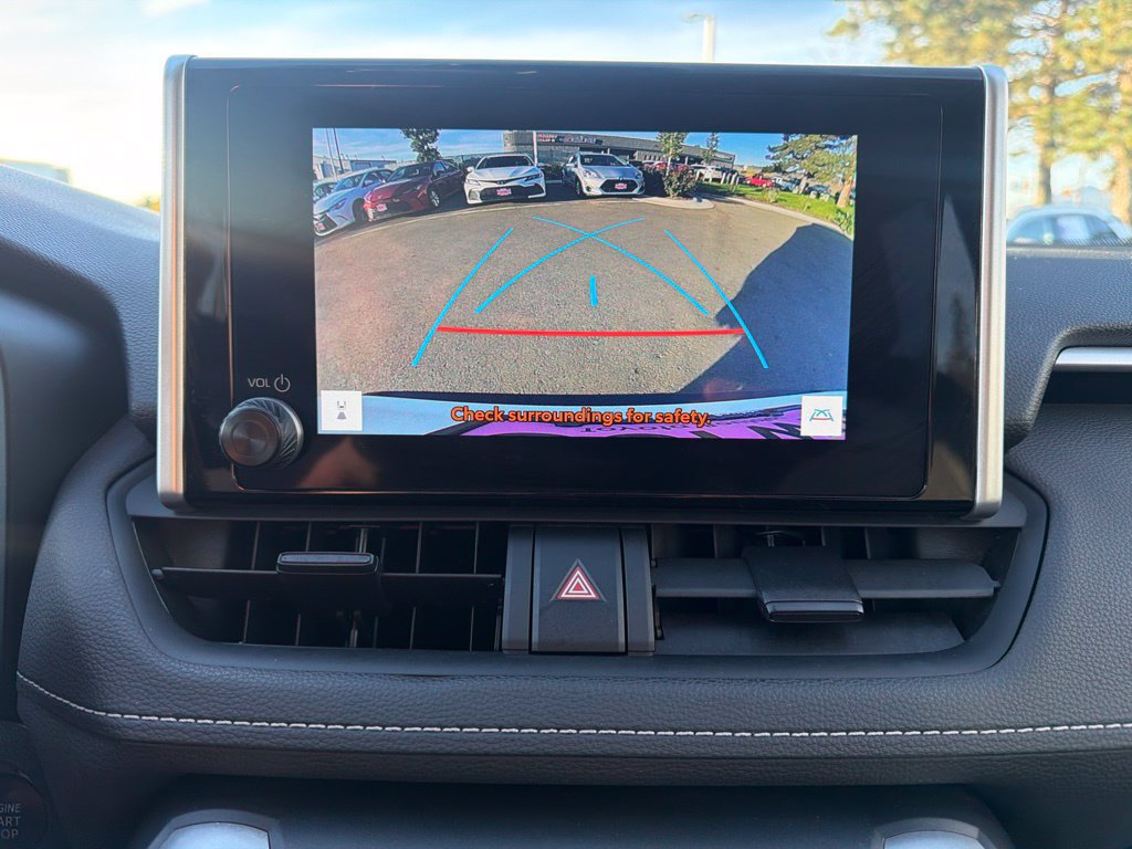 Used 2025 Toyota RAV4 XLE AWD/4WD image 32
