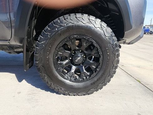 Used 2019 Toyota Tacoma TRD Off-Road w/ Technology Package image 15