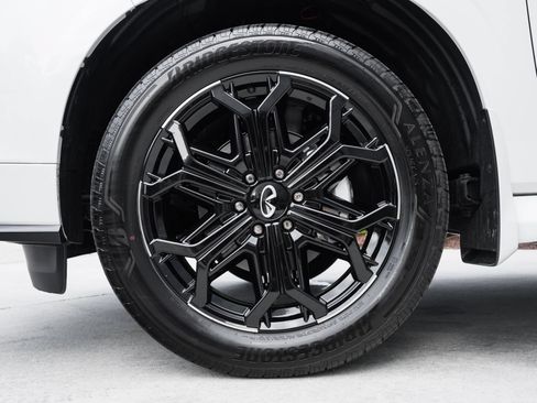Certified 2026 INFINITI QX80 4WD w/ Sport Exterior Package image 29