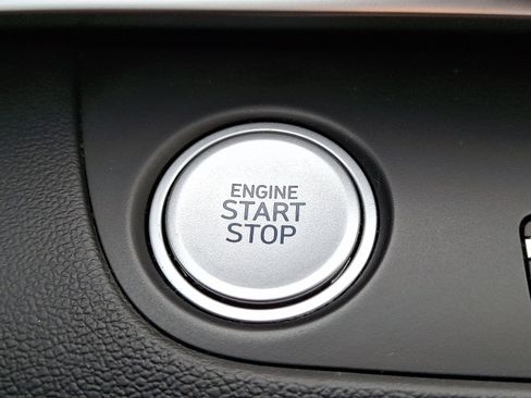 Used 2022 Hyundai Elantra Limited w/ Cargo Package image 22