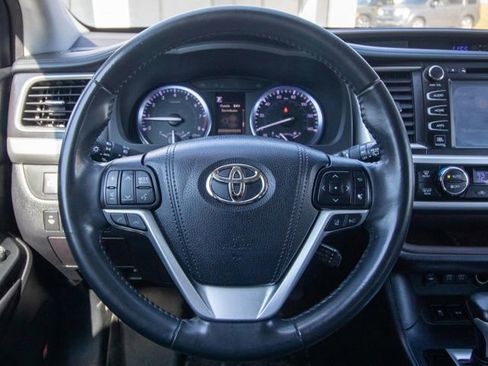 Used 2018 Toyota Highlander Limited image 19