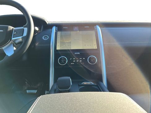 New 2025 Land Rover Discovery Dynamic SE image 27