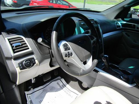 Used 2015 Ford Explorer XLT w/ Equipment Group 202A image 14