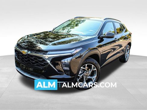 Used 2024 Chevrolet Trax LT image 1