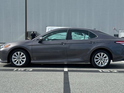 Used 2019 Toyota Camry LE image 2