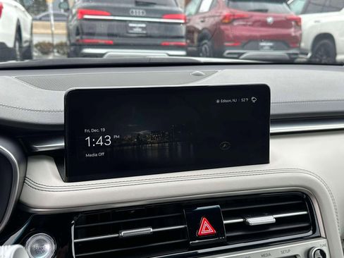 Used 2024 Genesis G70 2.5T image 27