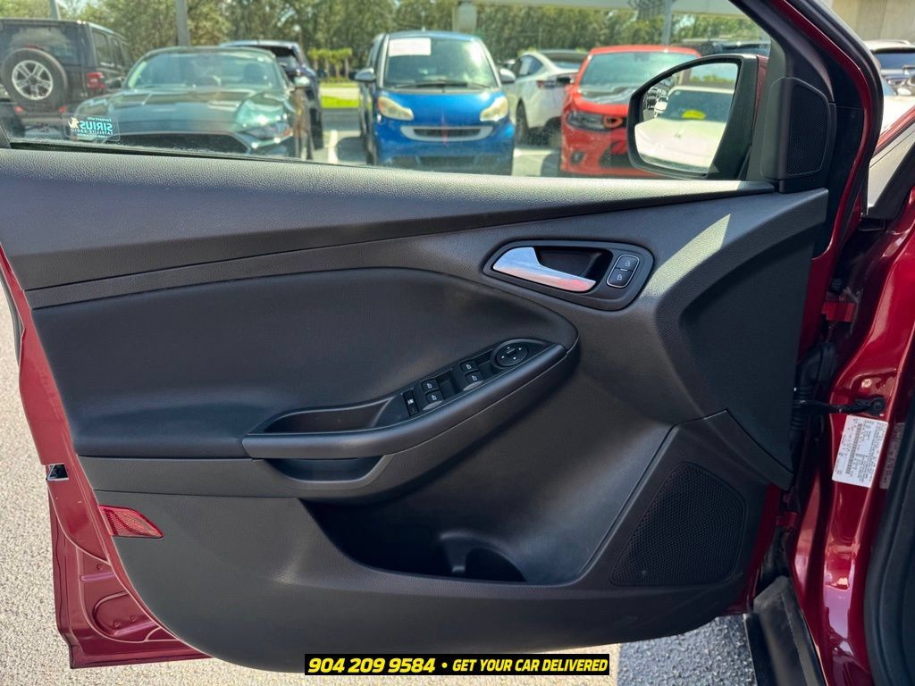 Used 2015 Ford Focus SE w/ Reverse Sensing Package FWD image 21