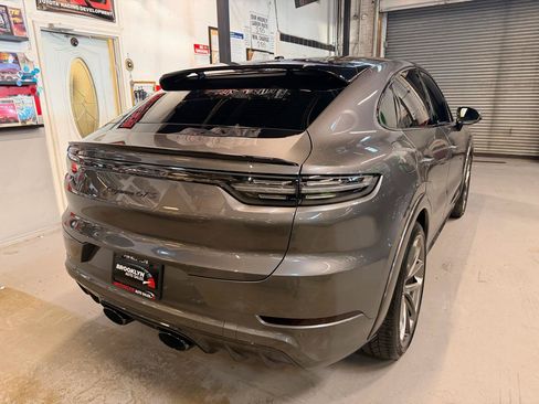 Used 2022 Porsche Cayenne GTS AWD/4WD image 6