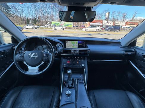 Used 2018 Lexus IS 300 AWD image 14
