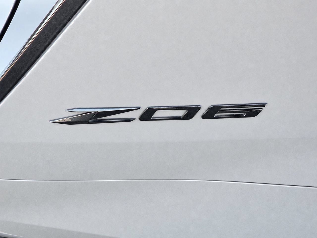 Used 2025 Chevrolet Corvette Z06 w/ Stealth Interior Trim Package RWD image 9
