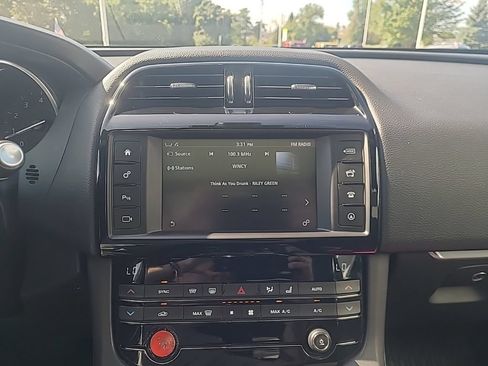 Used 2018 Jaguar F-PACE Premium AWD/4WD image 22