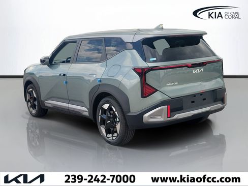 New 2027 Kia Seltos S FWD image 4