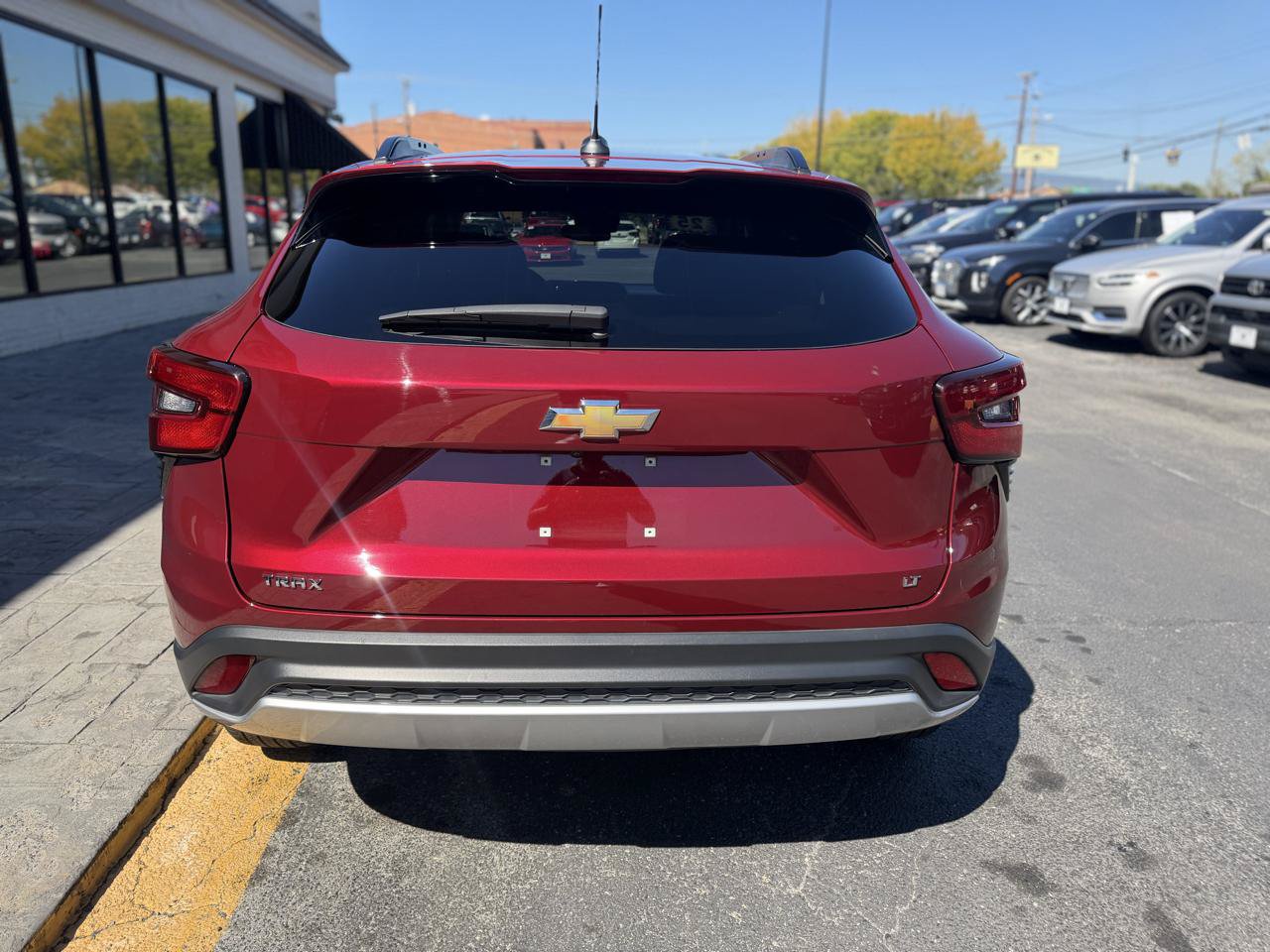 Used 2025 Chevrolet Trax LT FWD image 8