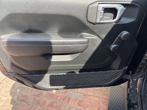 Used 2021 Jeep Wrangler Sport image 11