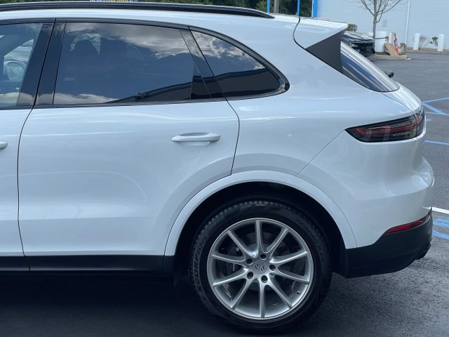 Used 2023 Porsche Cayenne AWD/4WD image 17