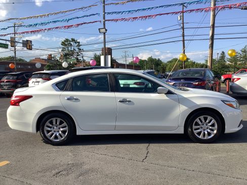 Used 2016 Nissan Altima 2.5 S w/ Power Driver Seat Package FWD image 9