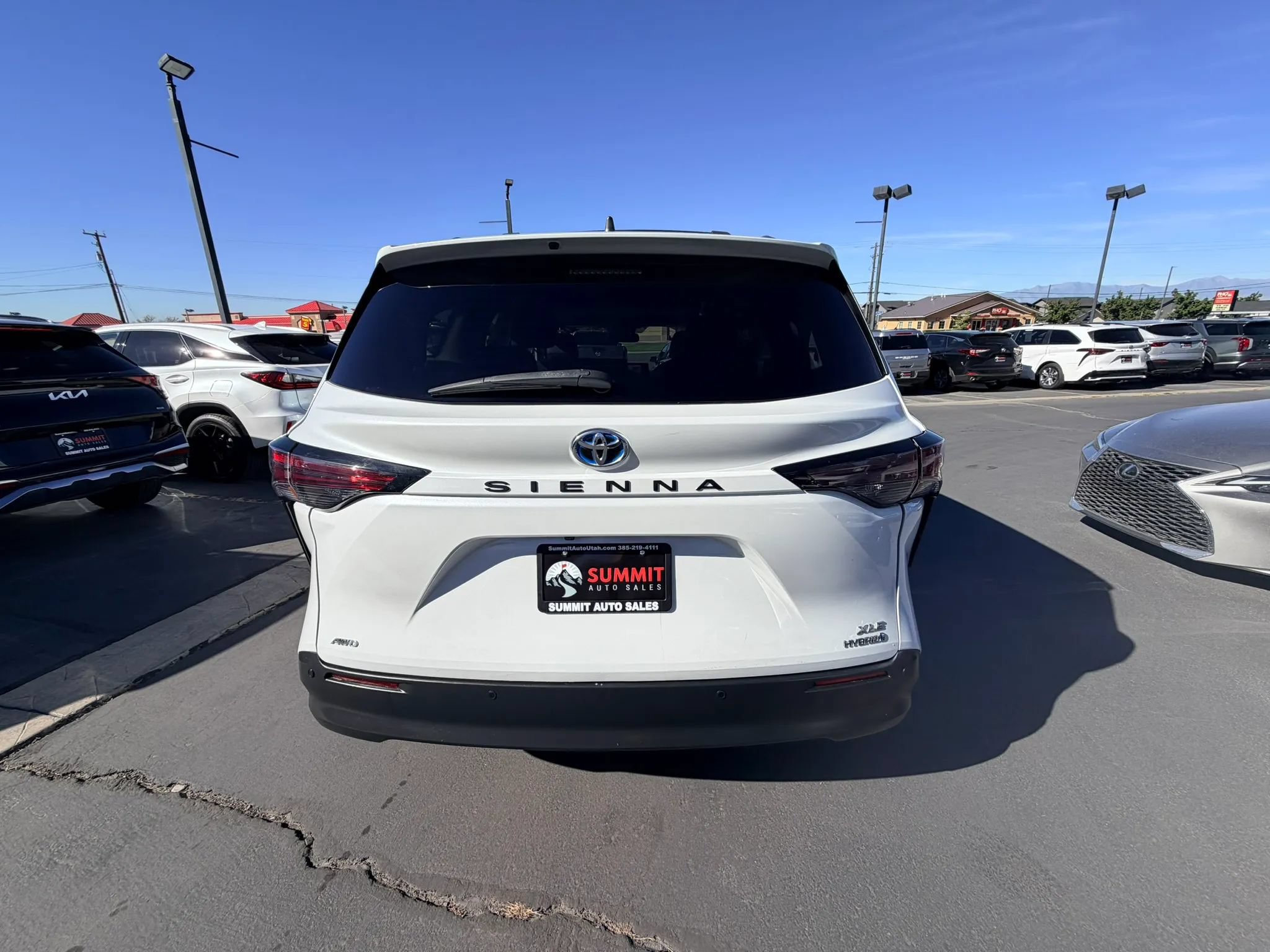 Used 2024 Toyota Sienna XLE w/ XLE Plus Package AWD/4WD image 5
