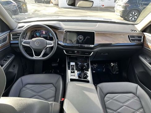 Used 2025 Volkswagen Atlas SE image 13
