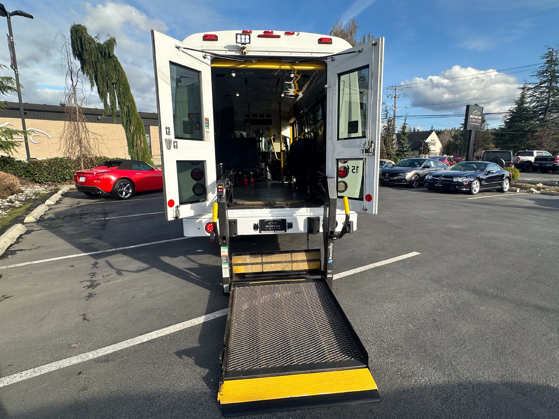 Used 2014 Chevrolet Express 3500 RWD image 11