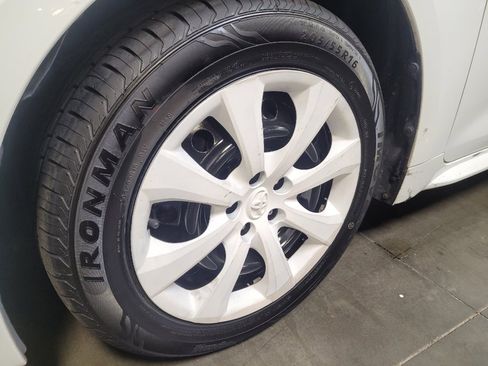 Used 2020 Toyota Corolla LE FWD image 31