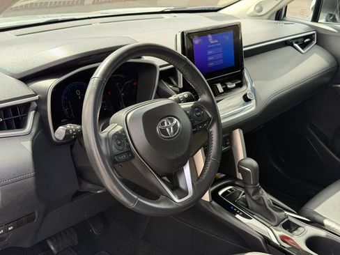 Used 2023 Toyota Corolla Cross XLE w/ Convenience Package FWD image 10