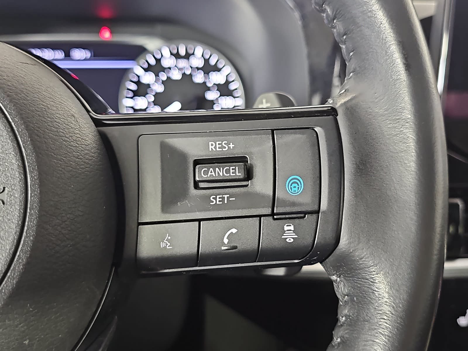 Used 2022 Nissan Pathfinder SV w/ SV Black Package AWD/4WD image 17