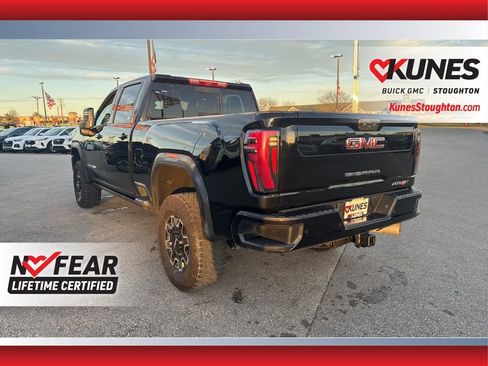 Used 2024 GMC Sierra 2500 AT4X image 9
