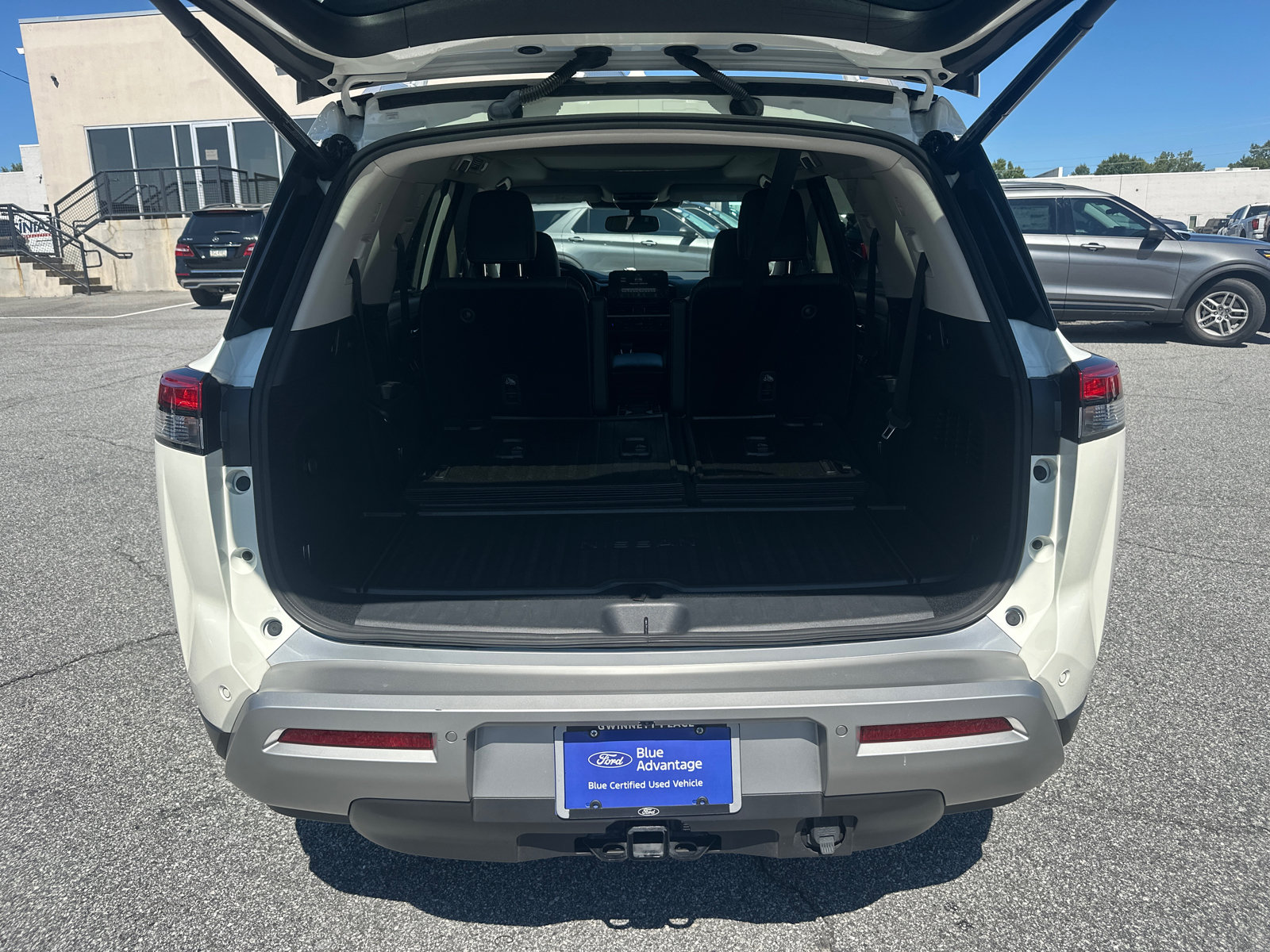 Used 2022 Nissan Pathfinder Platinum w/ Cargo Package FWD image 18