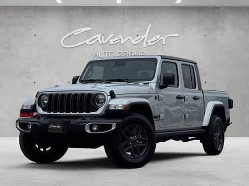 Used 2024 Jeep Gladiator Sport image 1