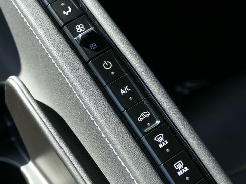 Used 2025 Chevrolet Corvette Stingray Coupe w/ 1LT image 23