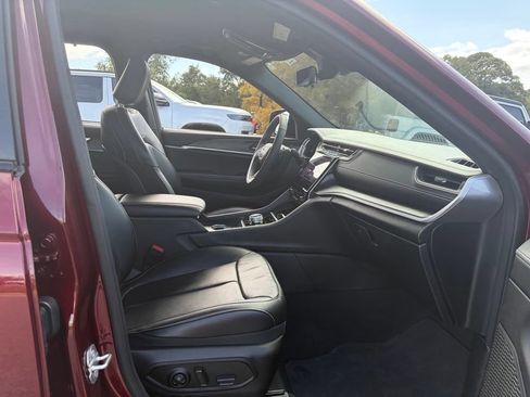 Used 2025 Jeep Grand Cherokee Limited w/ Luxury Tech Group II RWD image 40