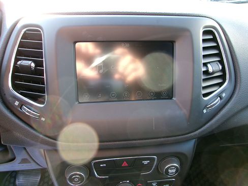 Used 2018 Jeep Compass Latitude w/ Popular Equipment Group AWD/4WD image 14