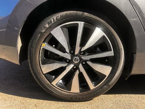 Used 2022 Nissan Sentra SV w/ SV Premium Package FWD image 31