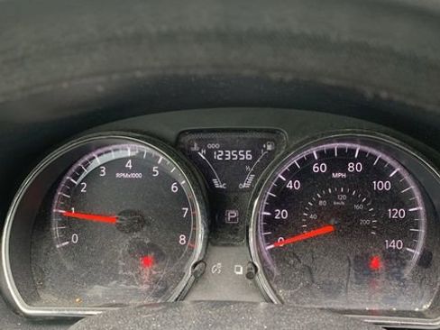 Used 2015 Nissan Versa SV FWD image 20