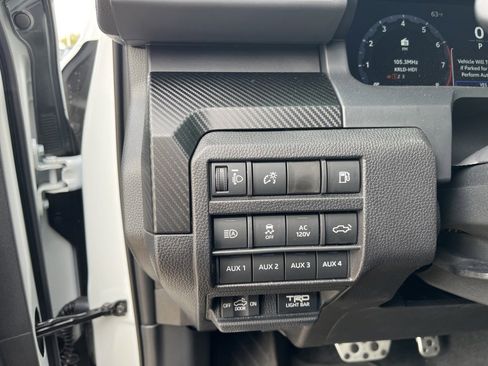 Used 2025 Toyota Tacoma TRD Sport image 15