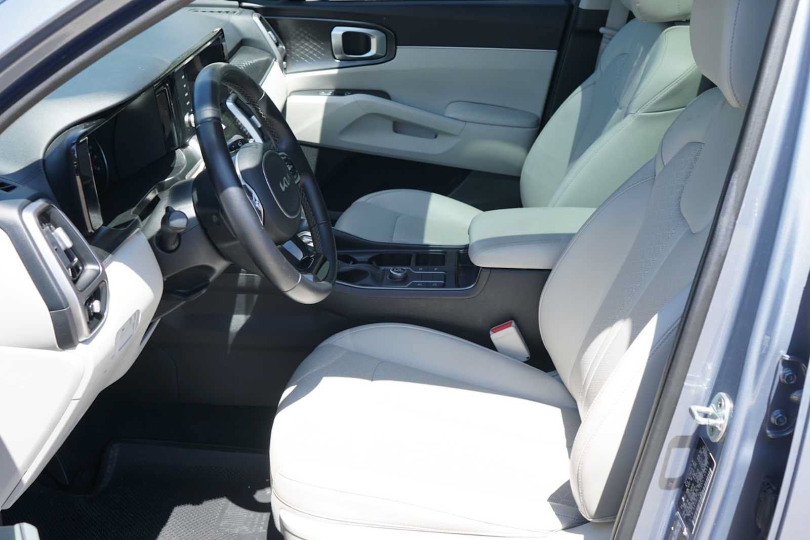 Certified 2022 Kia Sorento S w/ Panoramic Sunroof Package FWD image 9
